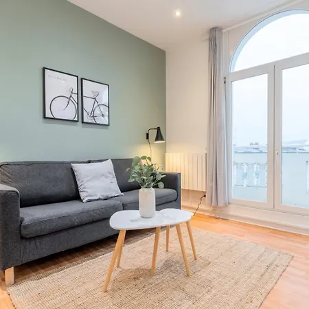 Apartment For 4 In Front Of Flandres Station *